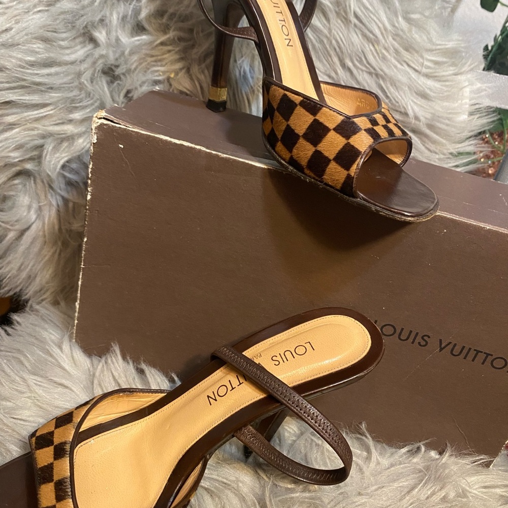 Louis Vuitton - Picture 2 of 5